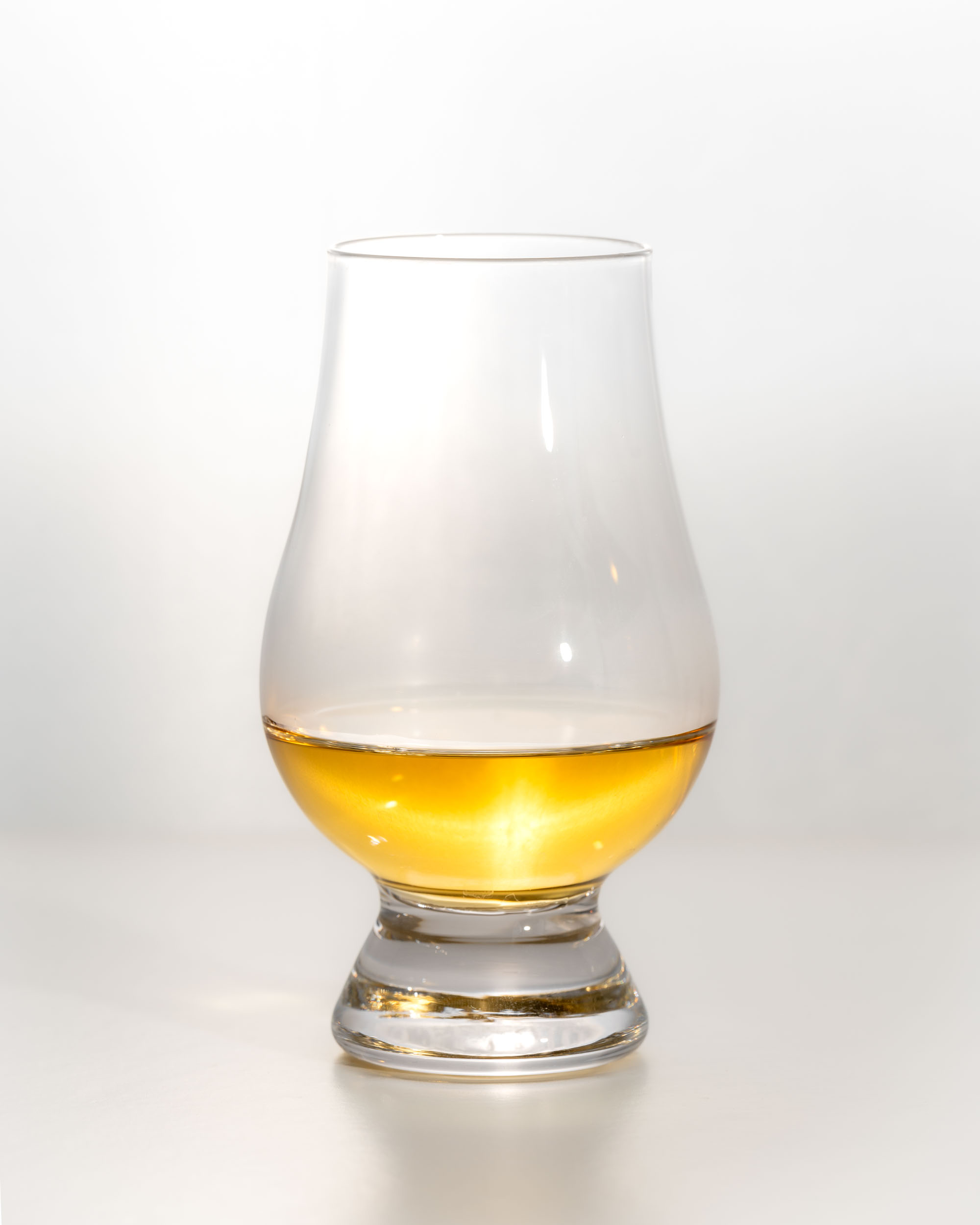 A dram of Bunnahabhain Stiùireadair in a Glencairn glass on a white background