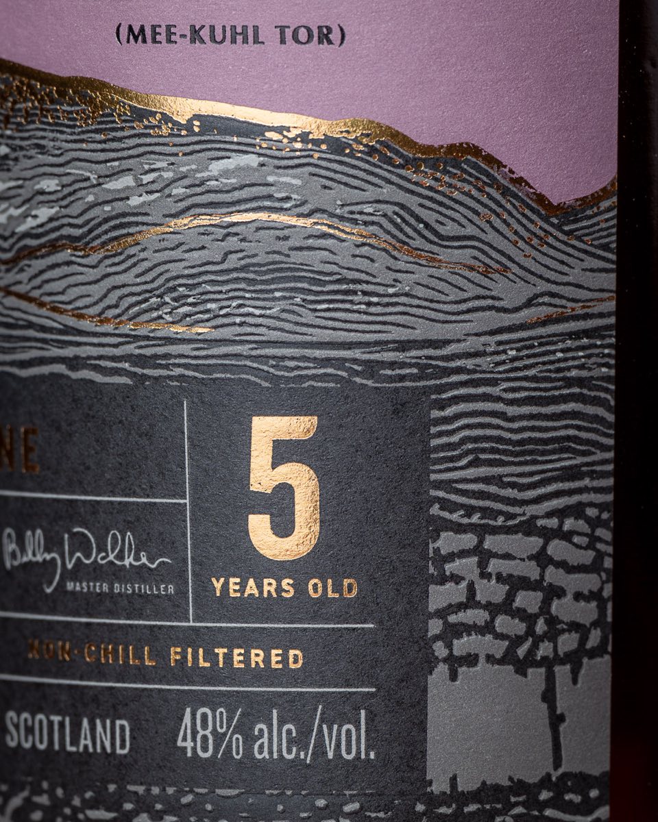 Close-up of the label's gold foil mountain illustration and 5 Years Old age statement